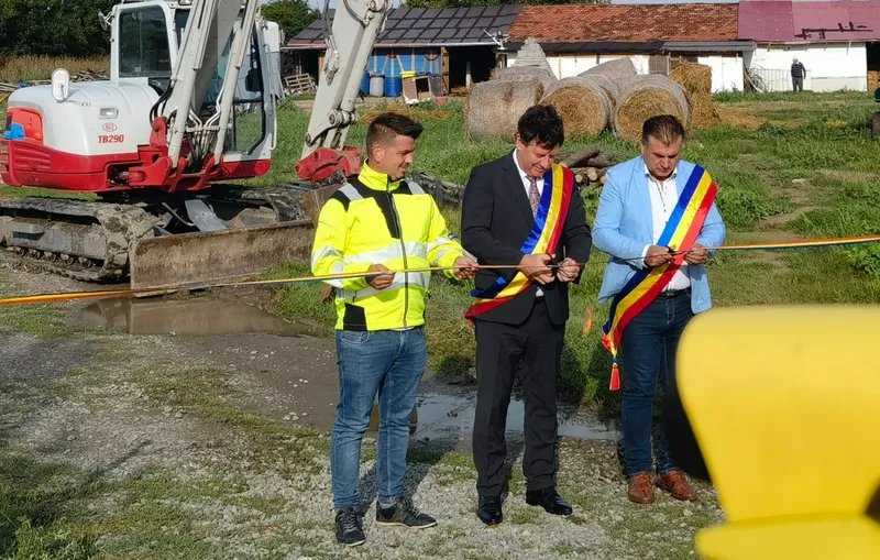 Cel mai important proiect al comunei Livada, canalizarea, a început astăzi!