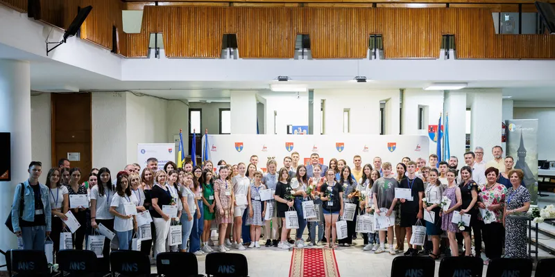 Tabăra „PUNTE” în Maramureș, legătură educațională și de prietenie între elevi olimpici  din Republica Moldova și România