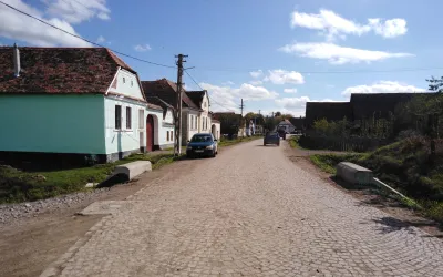 Proiectul de modernizare și reabilitare a drumului judeţean DJ 104 L Dacia - Viscri - Buneşti, finanţat din fonduri europene, se apropie de sfârşit.