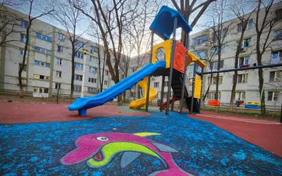 Continuă modernizarea locurilor de joacă din Sectorul 3