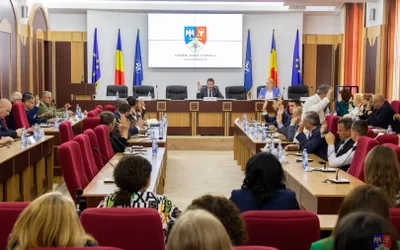 Consiliul Județean Vrancea va depune un proiect pentru dotarea școlilor cu  microbuze electrice