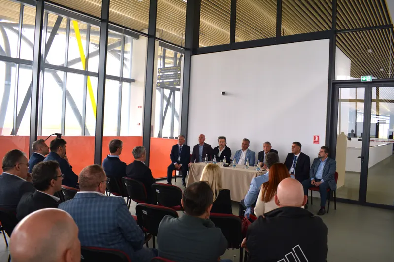 Compania Fly Lili a anunţat primele destinaţii pe care le va opera pe Aeroportul Internaţional Braşov-Ghimbav