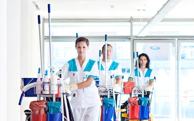 Externalizarea serviciilor de curățenie și igienizare, soluția optimă de a reduce costurile în spitale, școli, instituții publice