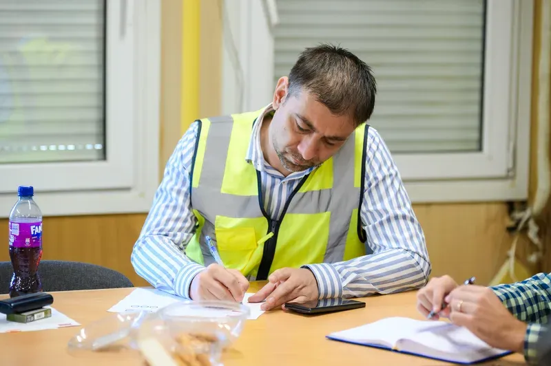 Consiliul Județean Maramureș realizează rută provizorie peste râul Lăpuș pentru locuitorii din Cătălina și Coltău