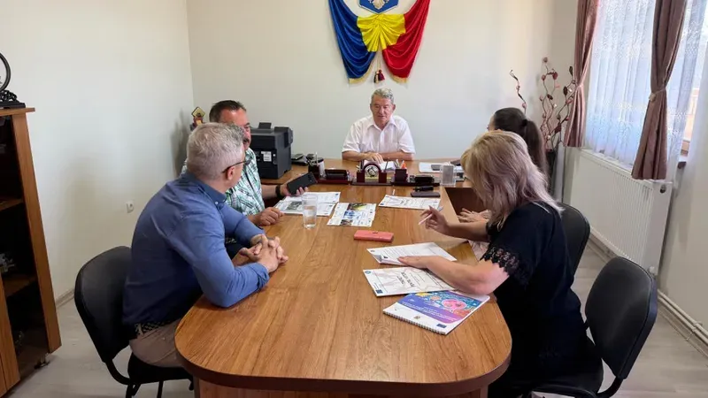 Proiectul „Tineret pentru viitor” sprijină tinerii din Deva și județul Hunedoara — întâlnire de lucru la Turdaș
