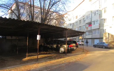 Continuă acțiunea de desființare a garajelor și copertinelor din municipiu, în vederea amenajării parcărilor de domiciliu