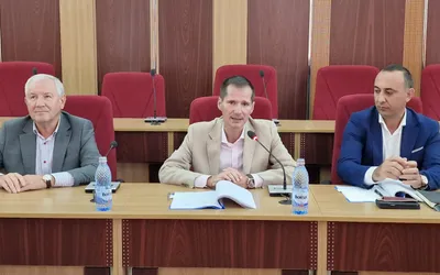 Președintele Cătălin Toma a semnat contractul de delegare a gestiunii serviciului de  salubrizare în Vrancea