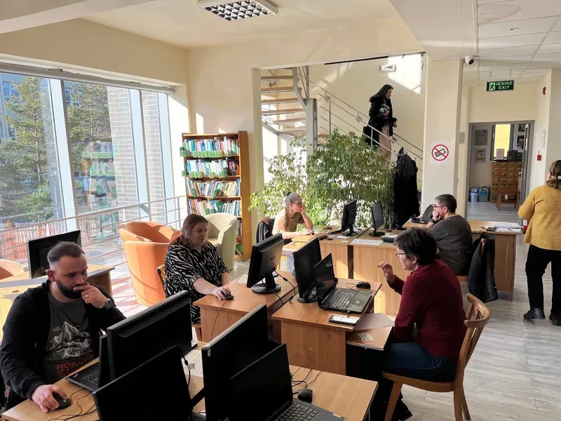 Consiliul Județean Harghita aprobă modificarea bugetului pentru digitalizarea bibliotecilor și extinderea serviciilor sociale mobile