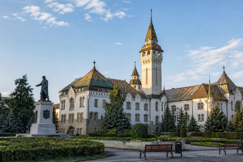Primăria Târgu Mureș reevaluează cheltuielile și prioritățile bugetare pentru finalul anului; investițiile majore nu sunt afectate