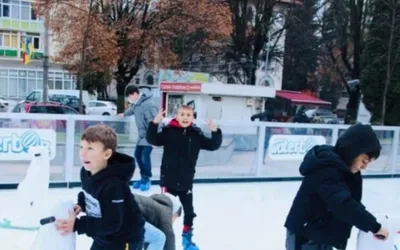 Targul de Craciun Campulung Muscel a ales patinoarul ecologic