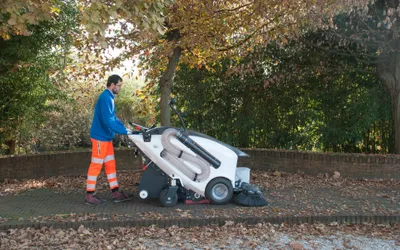 Este timpul să ducem curățenia urbană în secolul 21,  cu echipamente electrice de ultimă generație