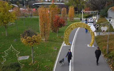 Top 8 atracții de la West Side Christmas Market. Cât costă să te dai în caruselul venețian