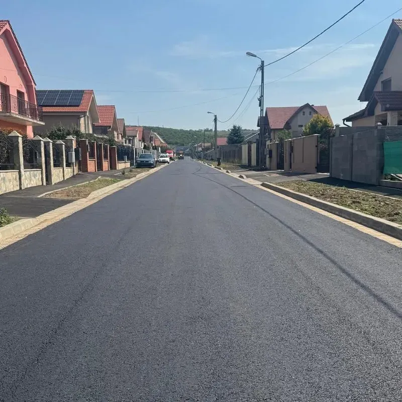 A fost turnat stratul de uzură pe strada Bajor Andor din cartierul Oncea