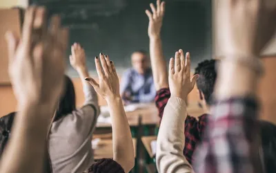 BURSE ȘCOLARE. Câți bani vor primi elevii și pe ce criterii se acordă bursele