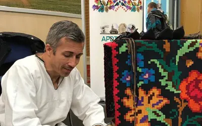 Cum reușește Mert Ciprian, mesteșugar și profesor în comuna Margina, să transmită generațiilor tinere TRADIȚIILE BĂNĂȚENE
