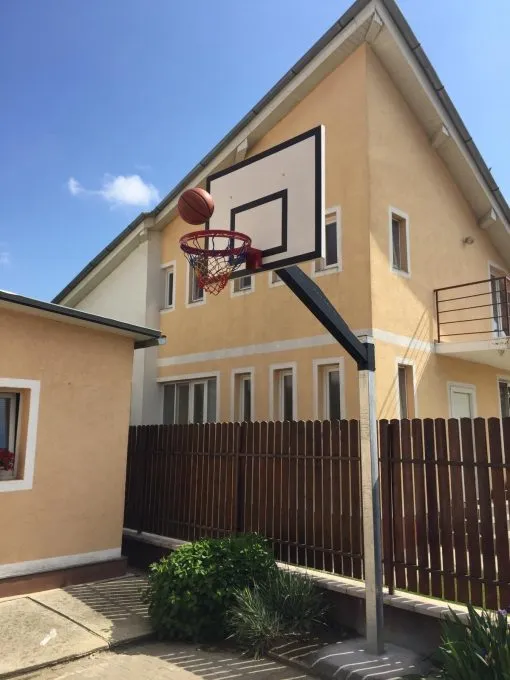 Consola baschet cu stalp, panou, inel si plasa