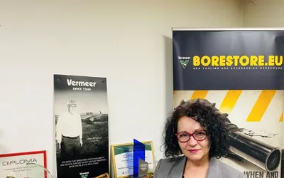 Romned Industrial Foundation Equipment prezintă utilajele Vermeer pentru întreținerea spațiilor verzi și managementul deșeurilor