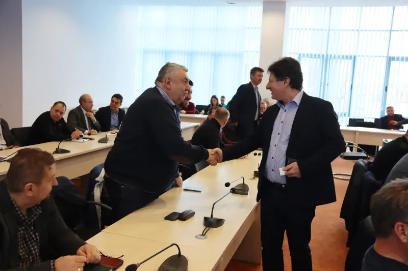 Iustin Cionca, ședință cu 45 de primării la Consiliul Județean, despre proiectele care aduc bani în Arad