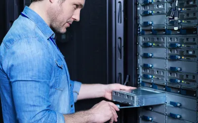 De ce ai nevoie de un centru de date local: Securitate, performanță și control total pentru instituțiile publice