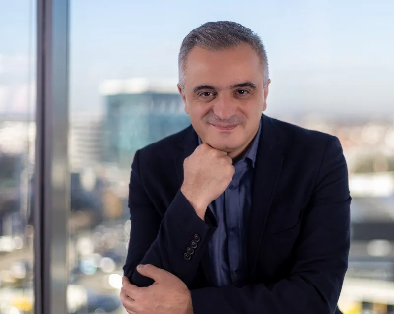 Administrația publică în era digitală: cum schimbă tehnologia managementul resurselor umane prin Charisma HCM