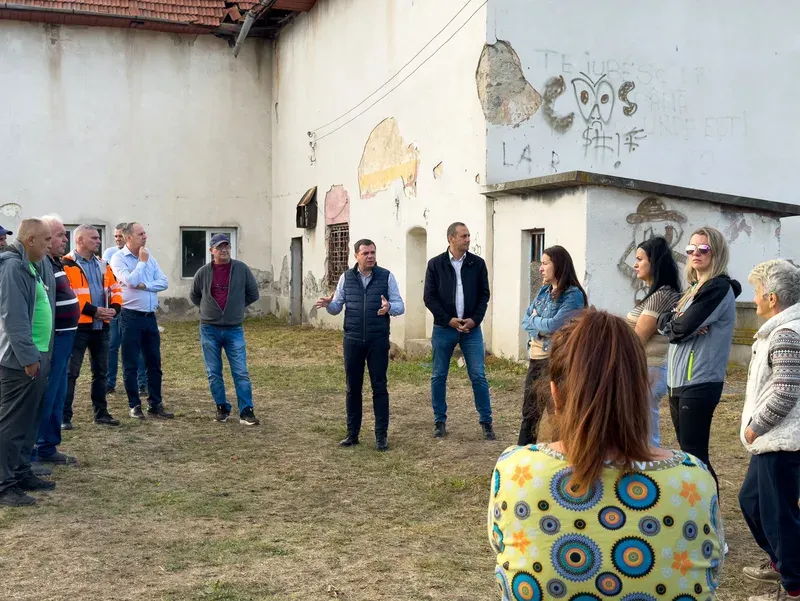Primarul Devei, Lucian Ioan Rus, a discutat cu locuitorii din Bârcea Mică și de pe strada Aurel Vlaicu despre probleme de infrastructură