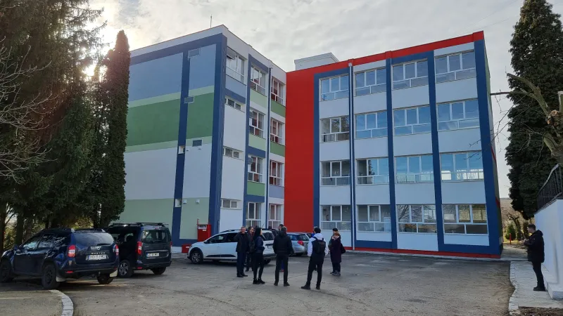 Încă o investiție finalizată, de peste 2,2 milioane de euro, în infrastructura educațională din municipiul Deva