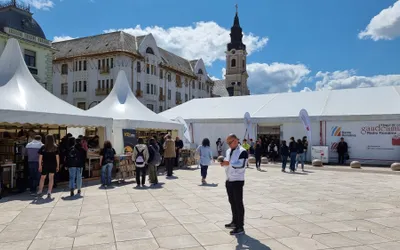 Târgul de carte Gaudeamus din Piața Unirii și-a deschis porțile