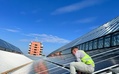 Primăria Sectorului 3 construiește un parc fotovoltaic gigant pe acoperișul halei istorice Laminor