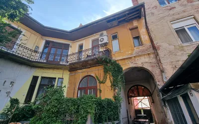 Palatul Adorjan I are un acoperiș nou – Continuă lucrările de reabilitare a  fațadelor