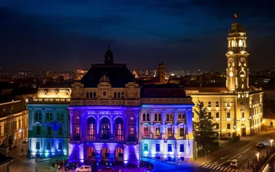 Clădirea Primăriei și Podul Centenarului, iluminate în albastru pentru a  marca Ziua Mondială a Autismului