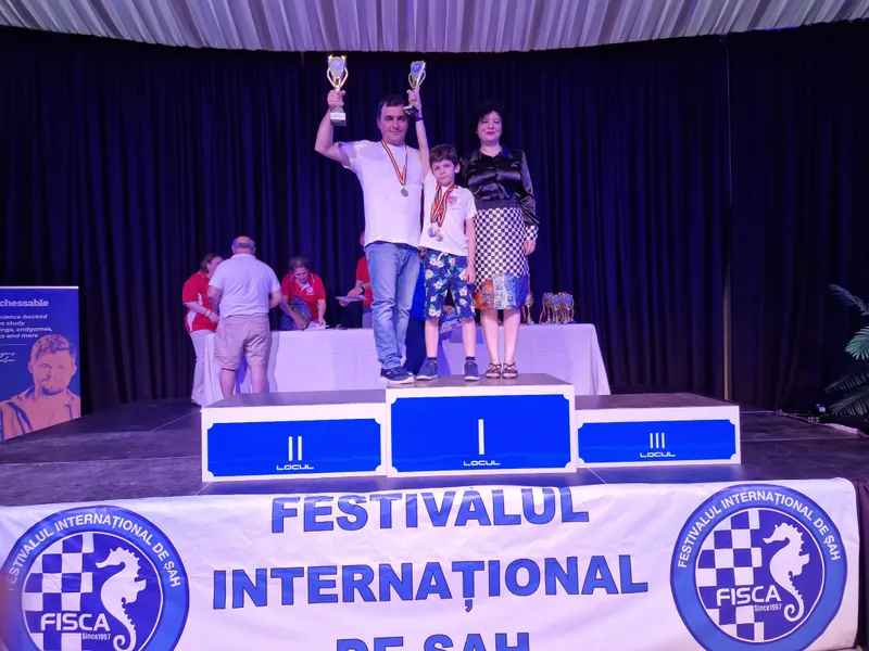 DE CINCI ORI PE PODIUM LA FESTIVALUL INTERNAȚIONAL DE ȘAH FISCA pentru brașovenii Vladimir și Iulian Sofronie!