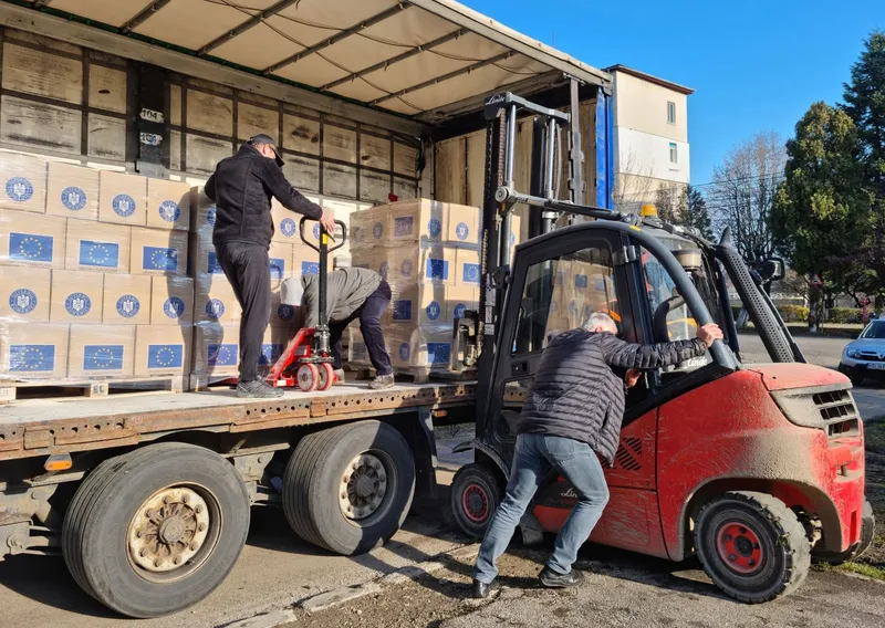 Peste 600 de persoane defavorizate, din Deva, vor primi alimente gratuite de la Uniunea Europeană – din 5 decembrie 2022!