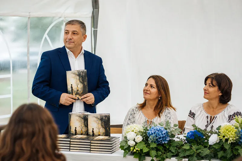 Președintele Consiliului Județean Cluj debutează ca autor în limba spaniolă cu „Suflet Regăsit” — lansare la Târgul de Carte din Bimenes