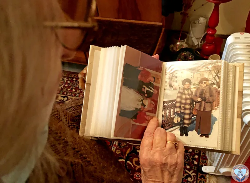 Povestea femeii care a îmbrăcat lumea bună a Devei