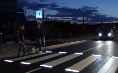 Treceri de Pietoni Inteligente Luminoase FLX-SPC sau FLX Smart Pedestrian Crossings.