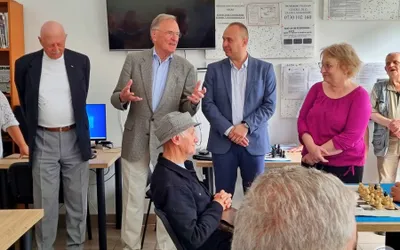 Un fizician și un logistician din Bremen îi conectează pe seniorii Devei cu prietenii și cu familia