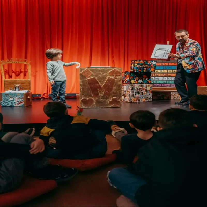 „ABRACADABRA – SECRETELE MAGIEI” CUCEREȘTE PUBLICUL: PESTE 2.500 DE VIZITATORI ÎN DOAR DOUĂ SĂPTĂMÂNI!