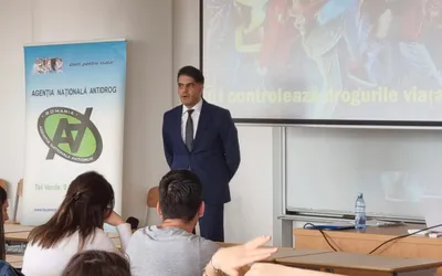 SERIA SESIUNILOR DE INFORMARE ÎN DOMENIUL DROGURILOR A CONTINUAT PENTRU STUDENȚII DIN PITEȘTI