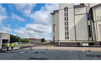 Parcarea de tip Park and Ride, în stadiu avansat. Se amenajează  piațeta din jurul Catedralei Ortodoxe