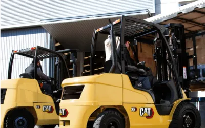 STIVUITOARE ȘI ECHIPAMENTE DE DEPOZITARE CAT®