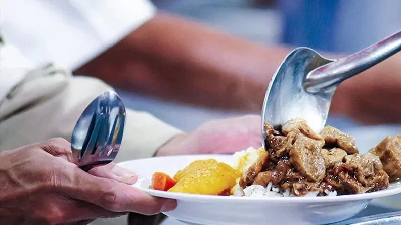 Servicii de catering pentru beneficiarii de servicii sociale