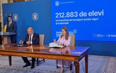 Președintele Ion Mînzînă a semnat contractul de finanțare pentru achiziționarea ca 25 de microbuze electrice școlare