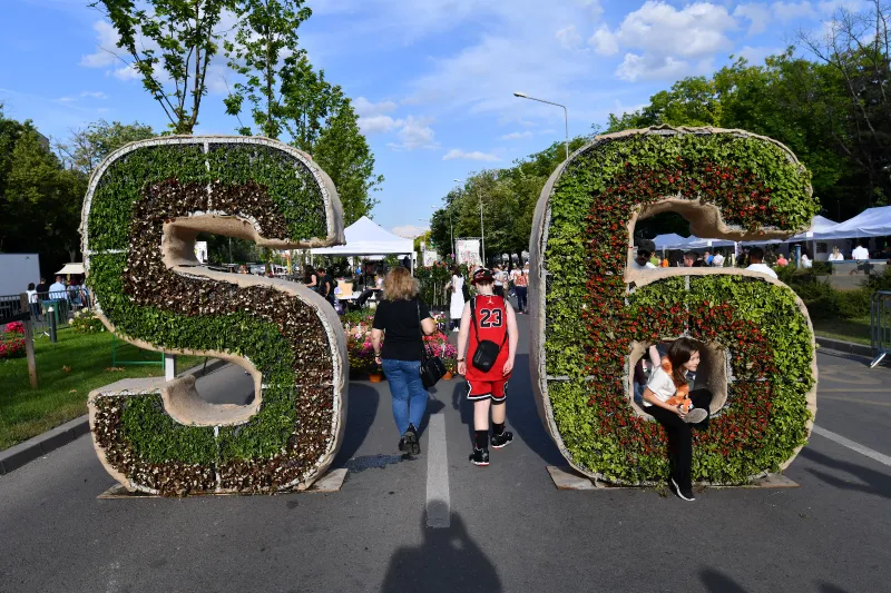 Peste 150.000 de oameni în trei zile, la West Side Flower Fest!