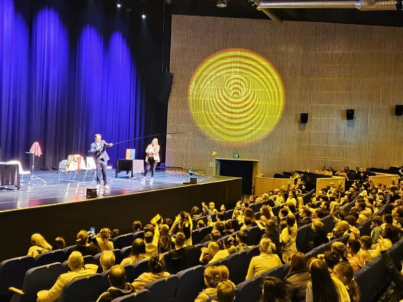 Proiecte cultural-artistice de anvergură, spectacole, expoziții și recitaluri pentru  publicul de toate vârstele