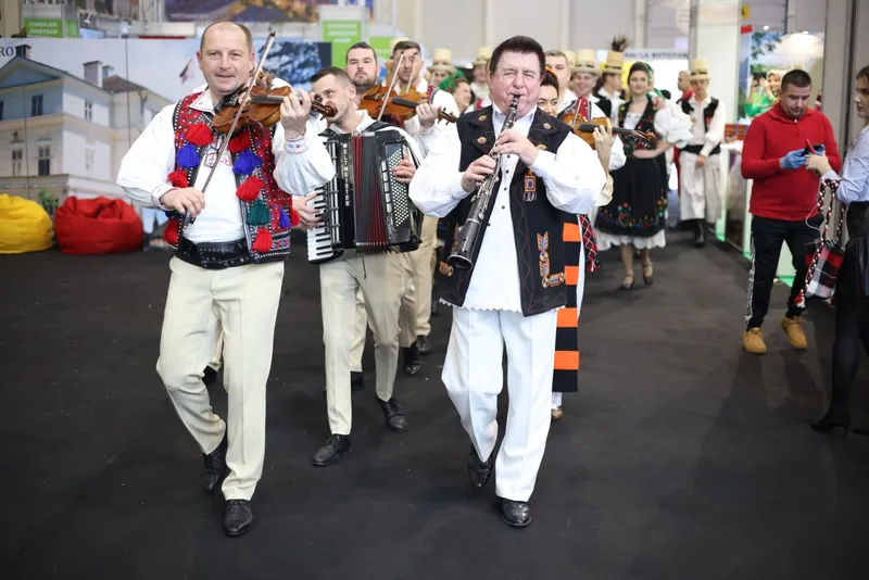 Rezumatul participării la Târgul de Turism al României 2023 – o invitație de nerefuzat în fascinantul Maramureș