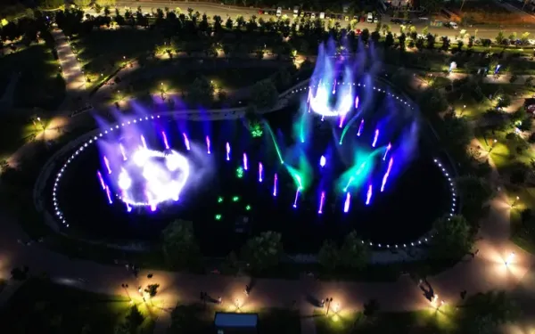 Fântânile arteziene din Parcul Teilor reiau spectacolele de apă, lumini și muzică până în octombrie 2026