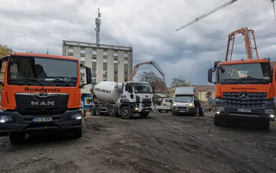 Se toarnă radierul la viitoarea parcare supraetajată de pe  str.Iosif Vulcan