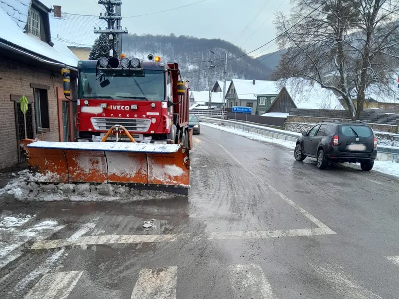 770 de tone de material antiderapant au fost folosite în acțiunile de deszăpezire și de combatere a poleiului pe drumurile județene