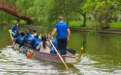 Sportivi paralimpici americani și români au vâslit în caiac  pe Lacul IOR din Parcul Titan