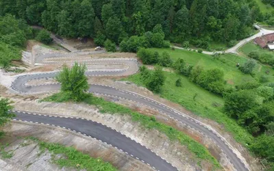 Prioritizarea siguranței în trafic cu ajutorul marcajelor rutiere WEKOR TM